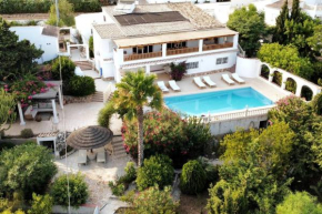 Stylish seaview villa with large garden + pool